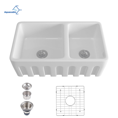 Évier de cuisine blanc en argile réfractaire de 33 pouces avec tablier avant double cuve 60/40 évier de cuisine en céramique blanche avec 2 grilles en acier inoxydable et 2 drains