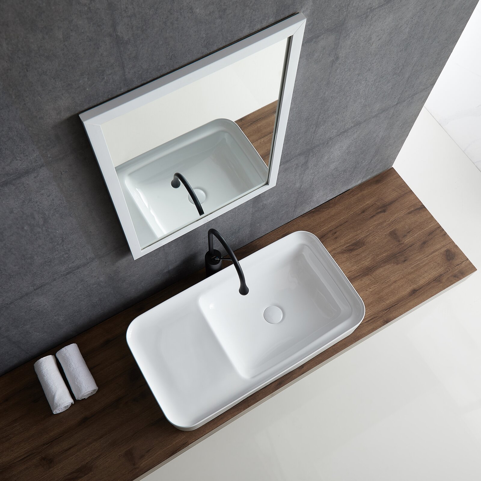 Le navire blanc de salle de bains de forme spéciale faite sur commande coule au-dessus du lavabo d'art en céramique de comptoir en porcelaine