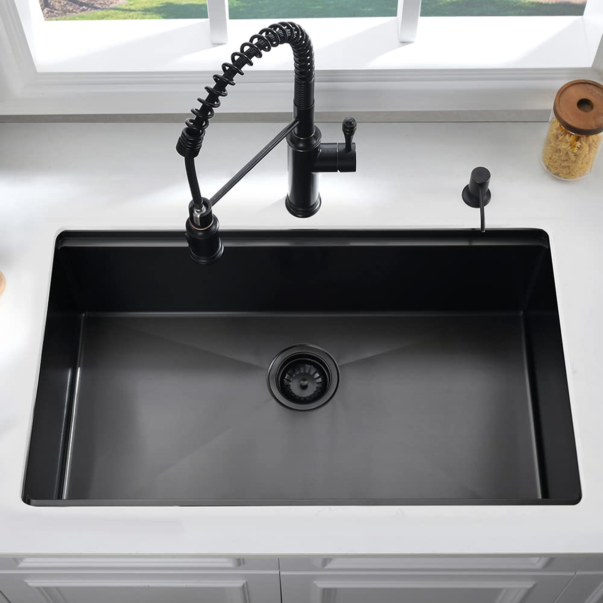 Évier de cuisine en acier inoxydable 304 fait à la main de 32 pouces en acier inoxydable noir PVD avec rebord